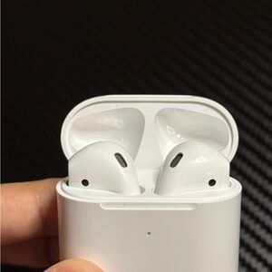 Apple White Earbud Headphones